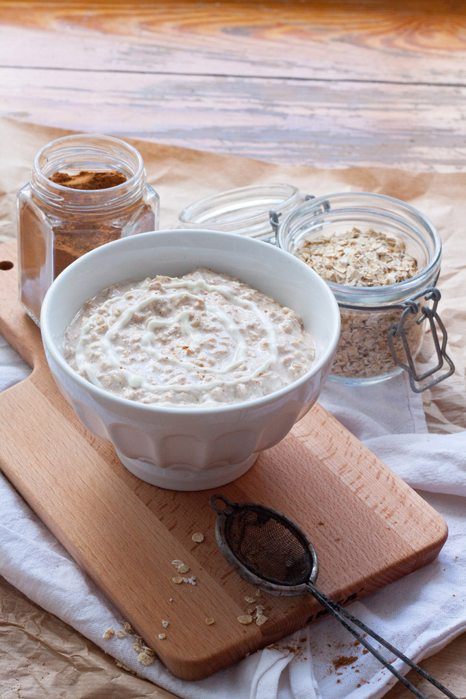 Cinnamon Roll Overnight Oatmeal